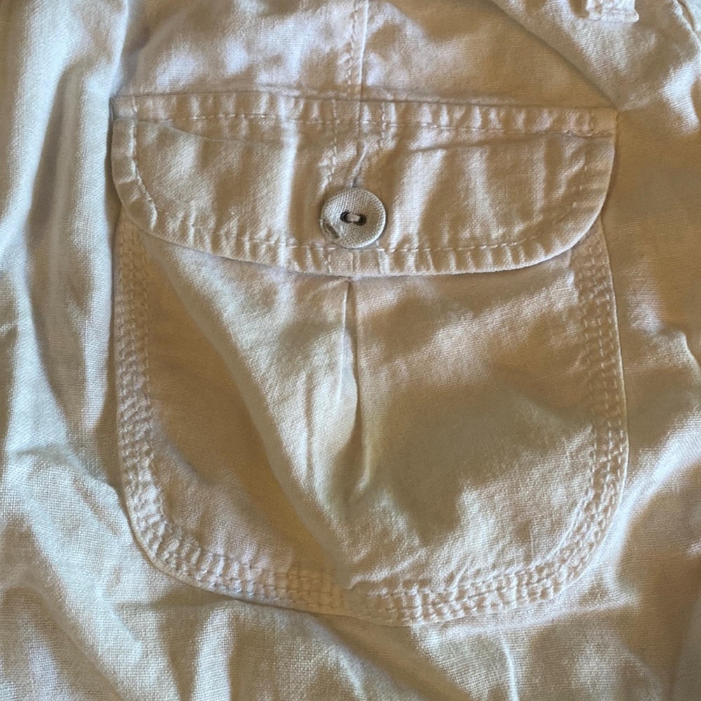 Low Rise Button-up Linen Shorts - Picture 6 of 9